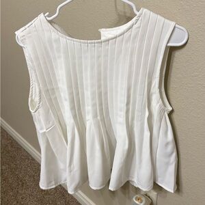 NWOT Elegant White Sleeveless Top Women’s Size Small Spring/ Summer Top